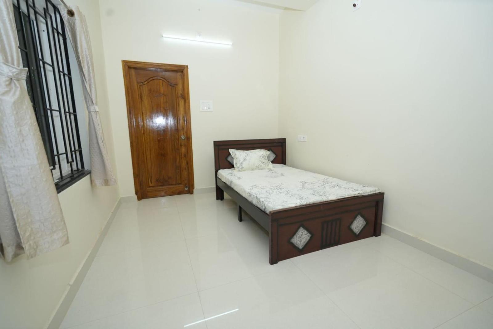 Brand-new Ultra-luxurious & Super Spacious 3bhk In The Heart Of The