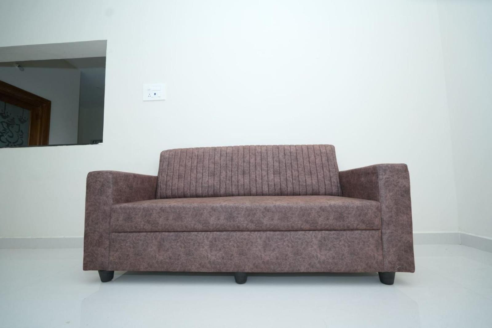Brand-new Ultra-luxurious & Super Spacious 3bhk In The Heart Of The Apartment