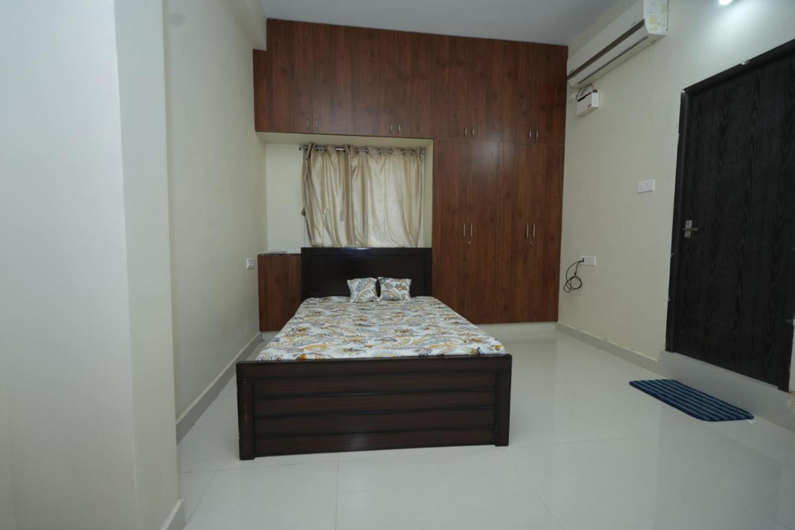 Brand-new Ultra-luxurious & Super Spacious 3bhk In The Heart Of The *