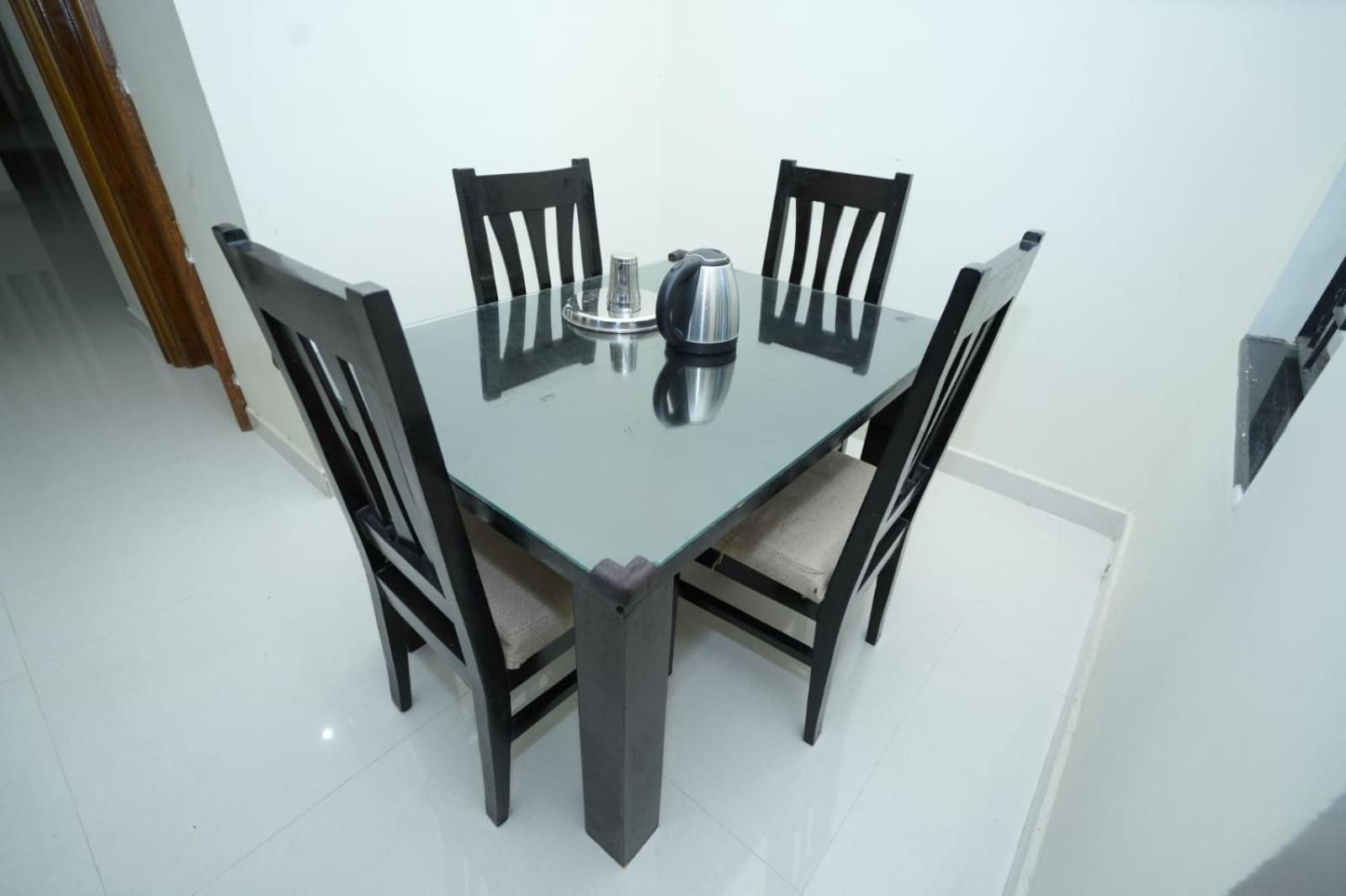Brand-new Ultra-luxurious & Super Spacious 3bhk In The Heart Of The Apartment *