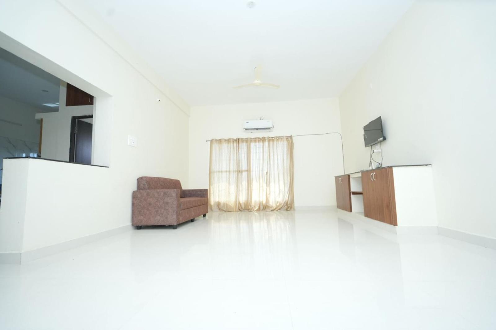 Apartment Brand-new Ultra-luxurious & Super Spacious 3bhk In The Heart Of The *