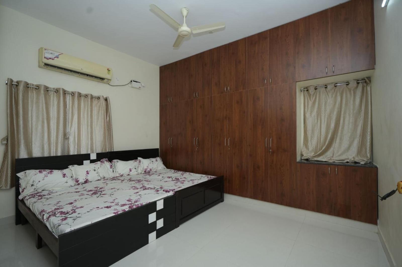 Apartment Brand-new Ultra-luxurious & Super Spacious 3bhk In The Heart Of The *