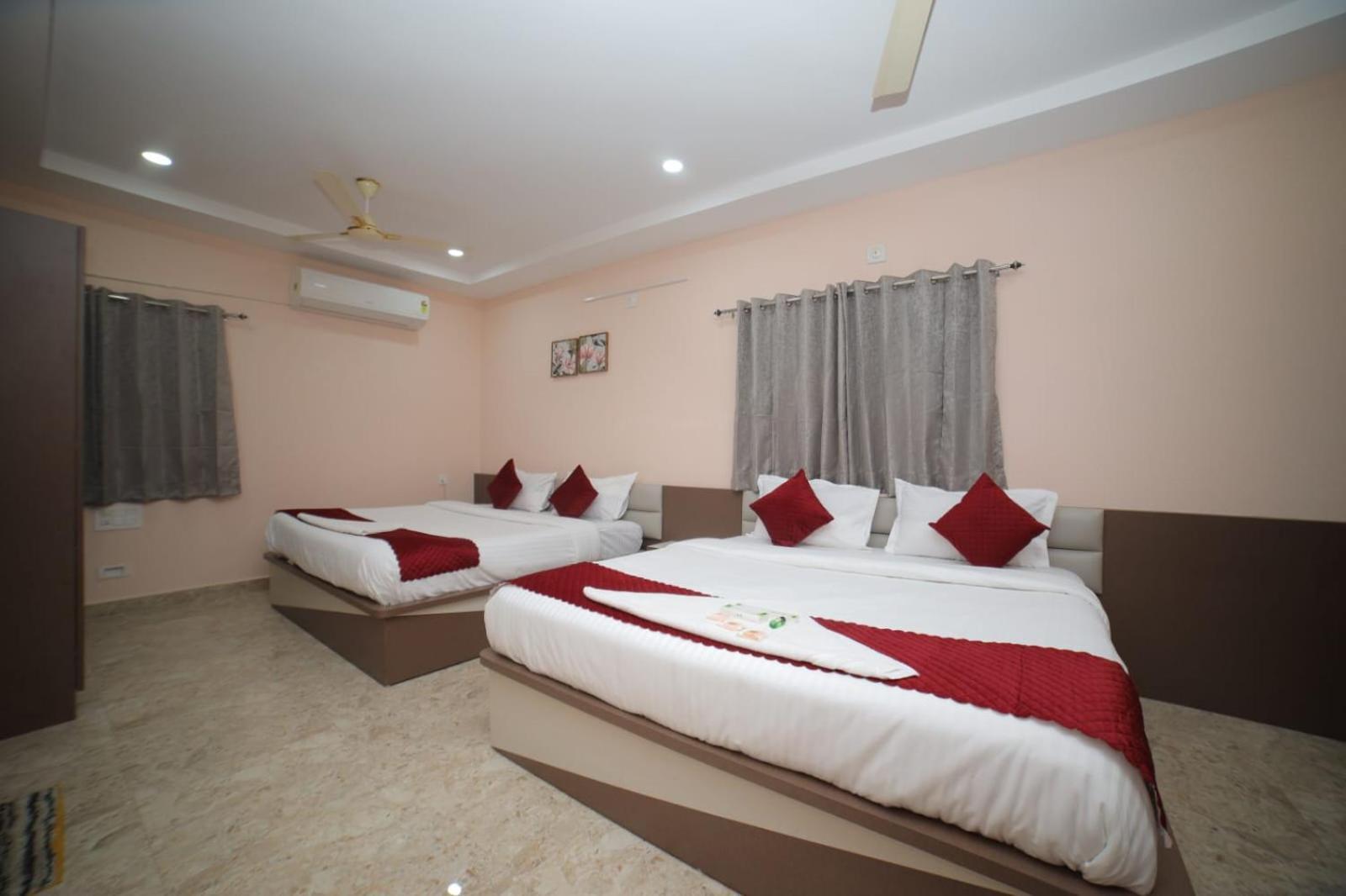 Sri Ganesh Grand Hotel 2*