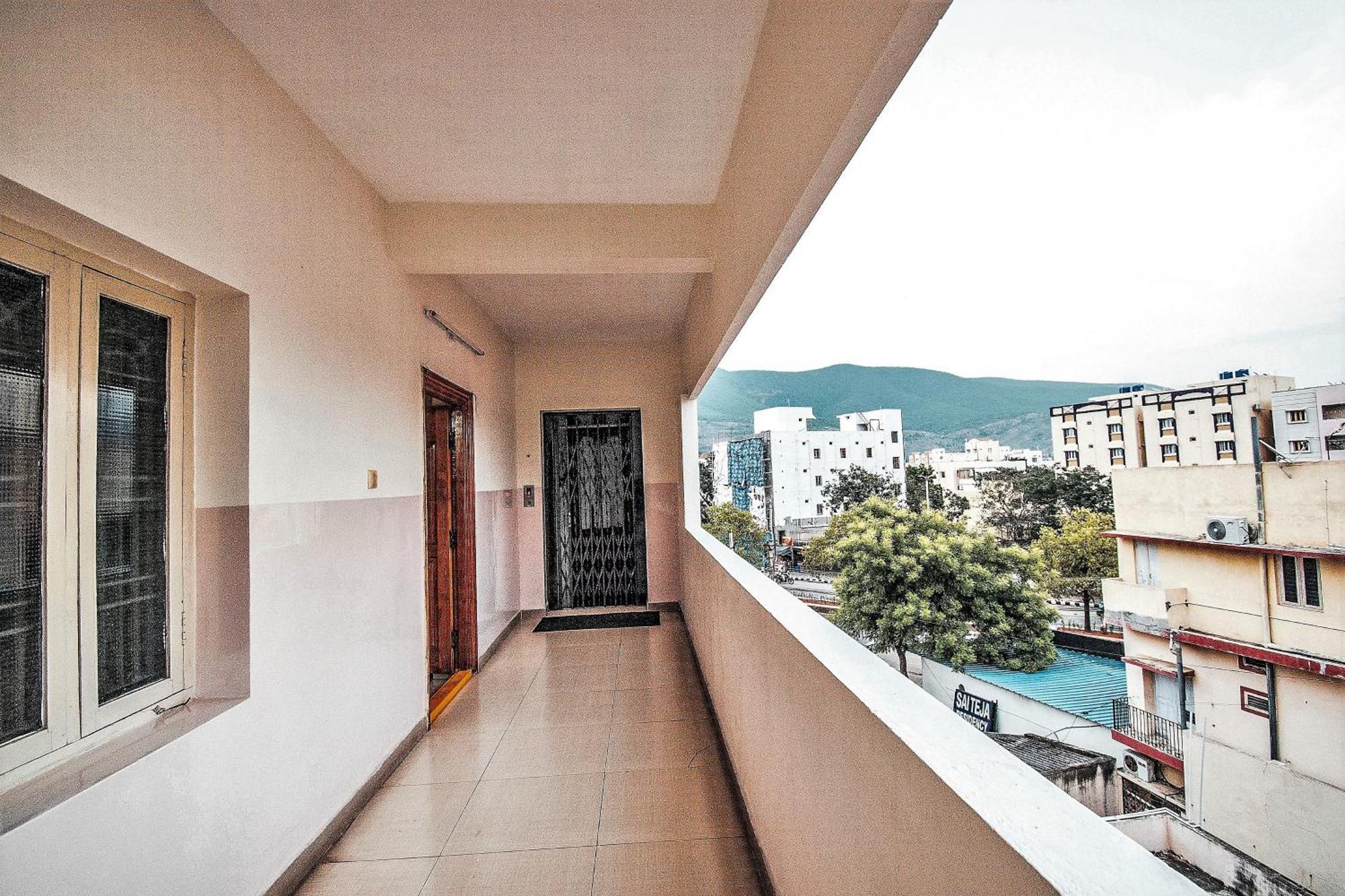 Hotel Fabhotel Aditya Yatri Nivas - Nr Railway Station Tirupati