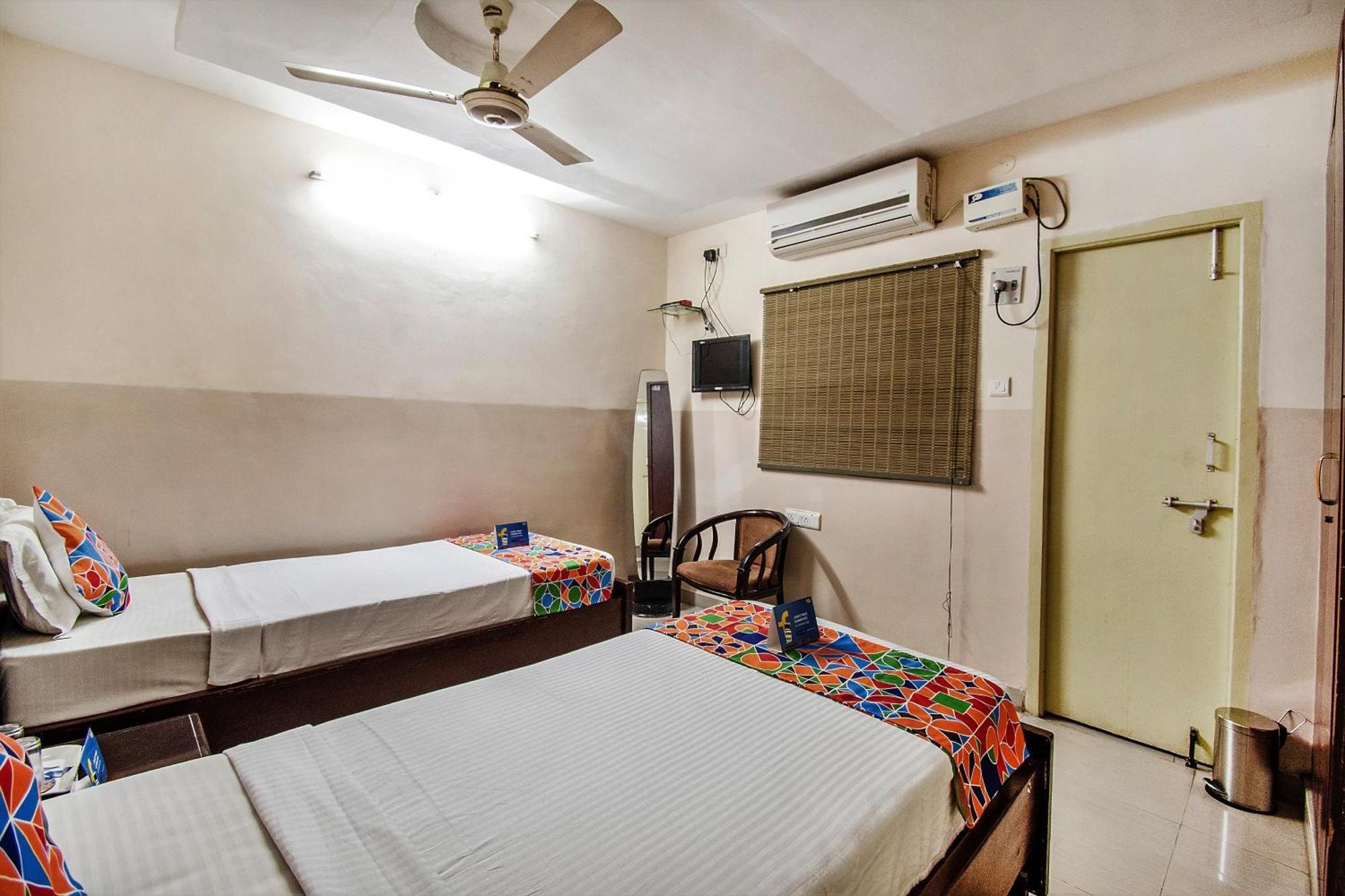 Hotel Fabhotel Aditya Yatri Nivas - Nr Railway Station