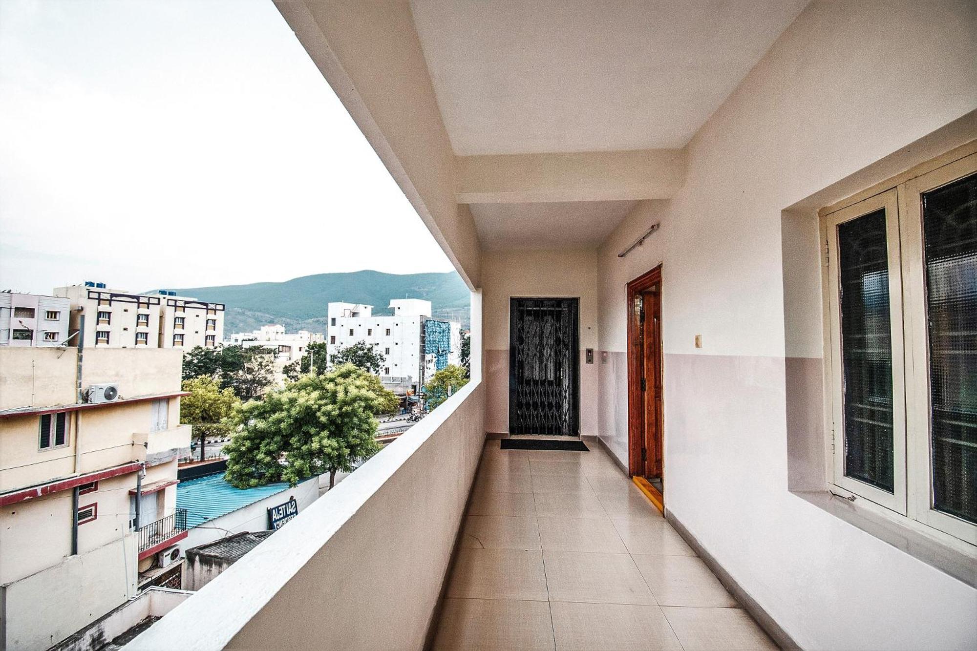 Fabhotel Aditya Yatri Nivas - Nr Railway Station Hotel 3*