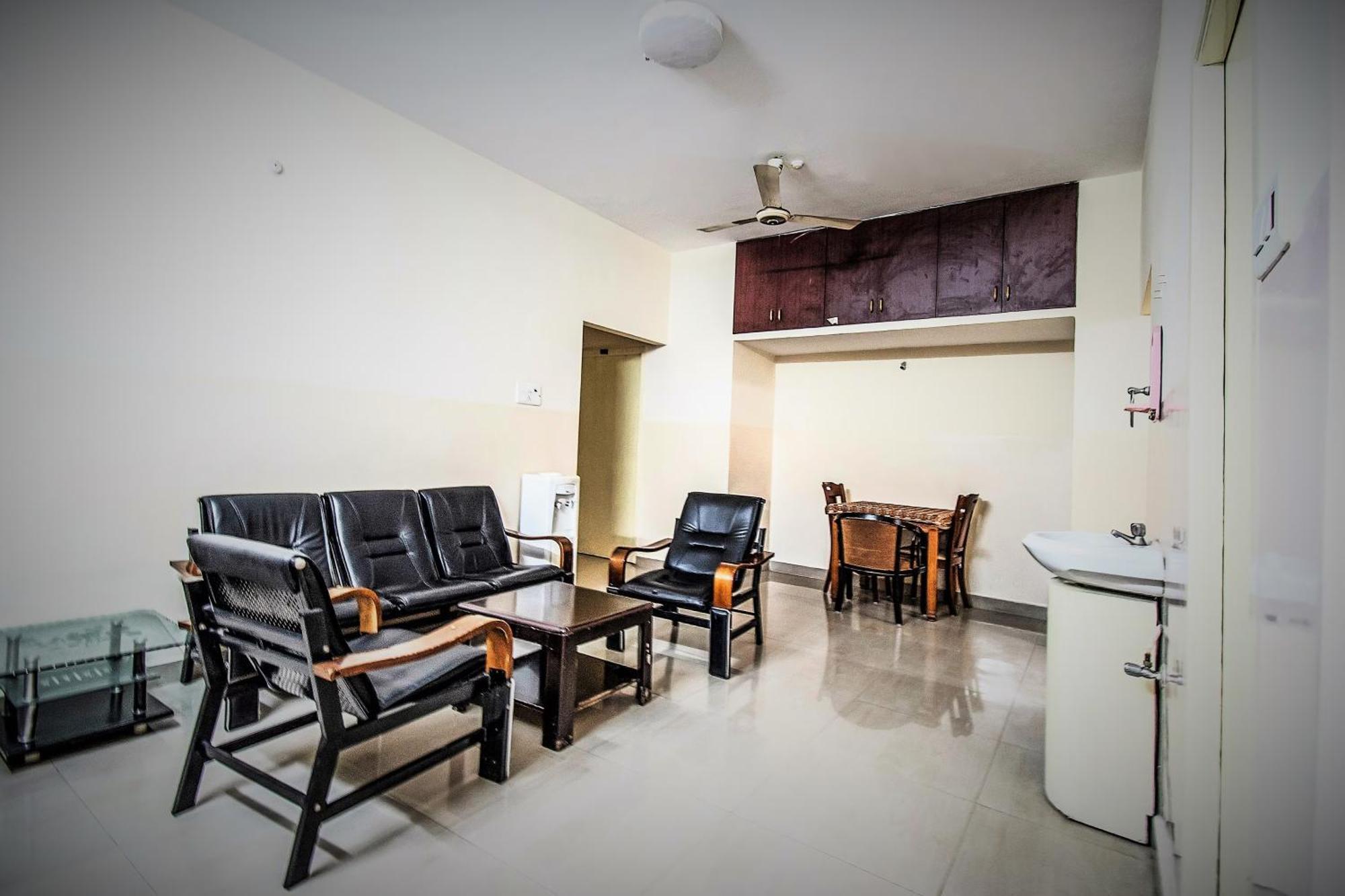 Fabhotel Aditya Yatri Nivas - Nr Railway Station