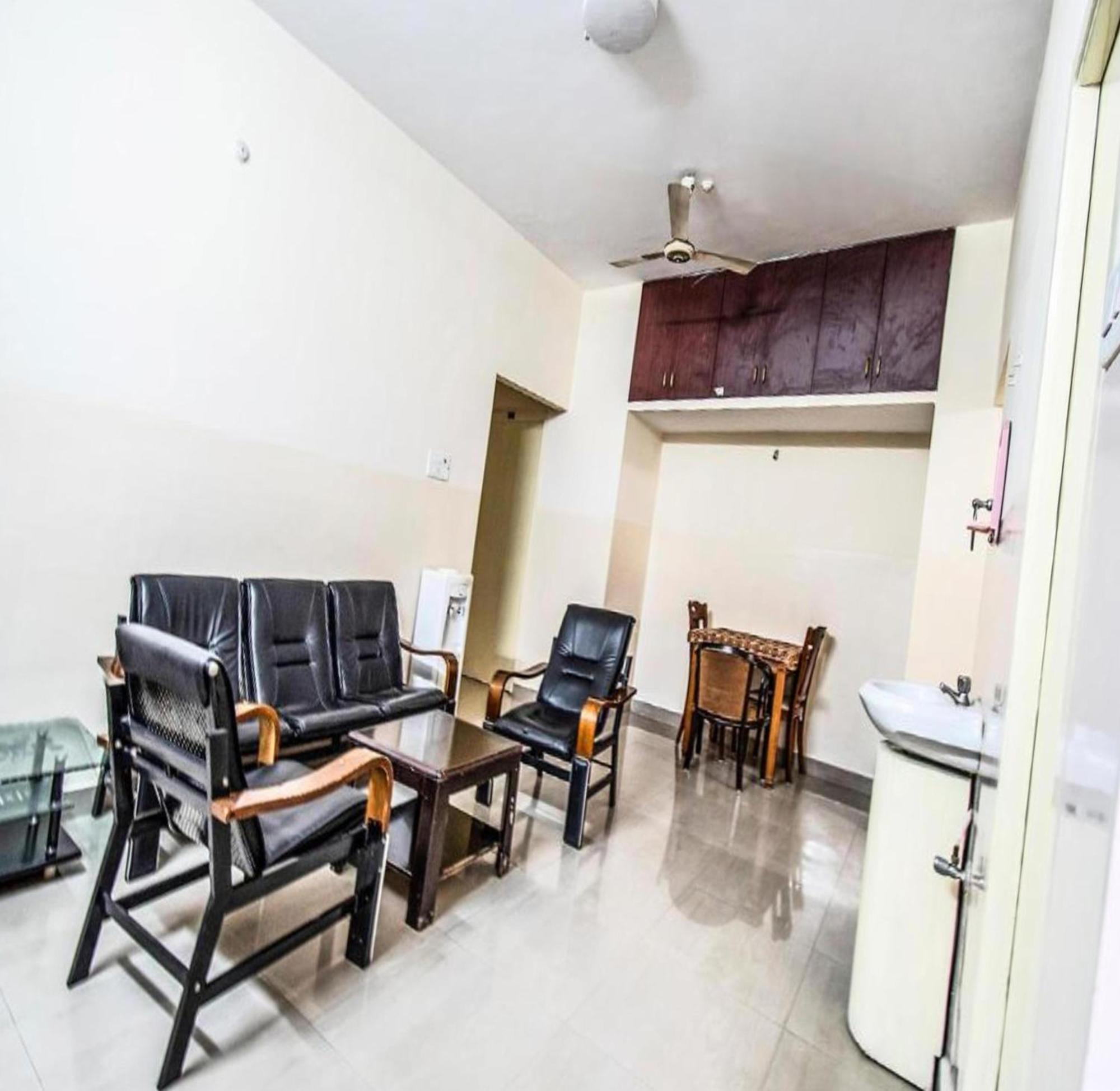 Hotel Fabhotel Aditya Yatri Nivas - Nr Railway Station Tirupati