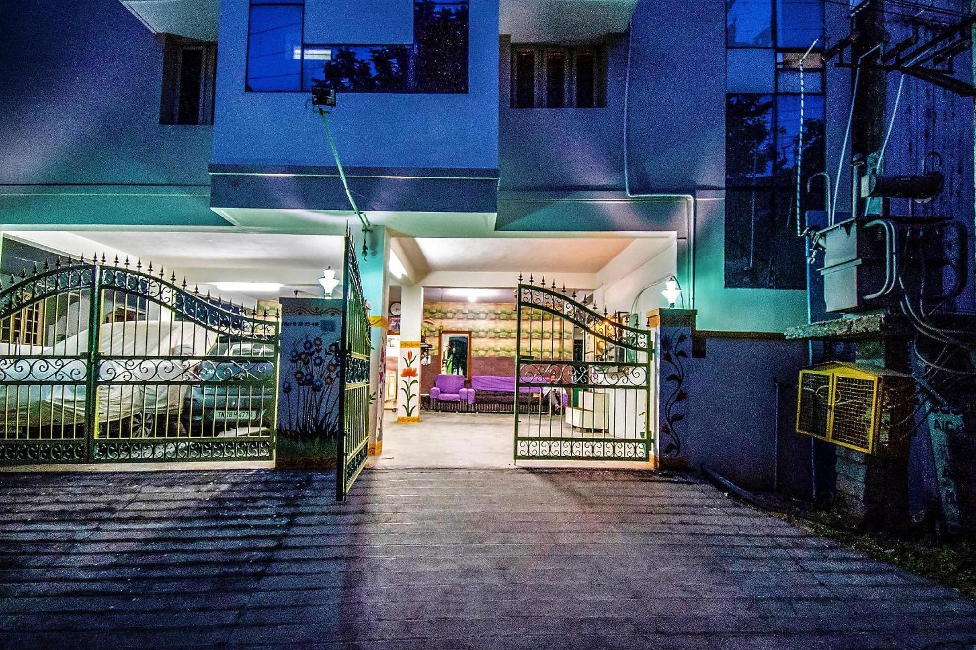 Fabhotel Aditya Yatri Nivas - Nr Railway Station Hotel 3*