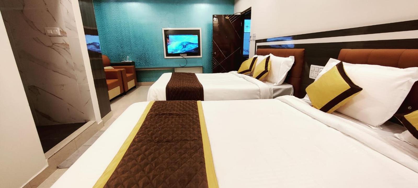 Aadya New Luxury Hotel 2*