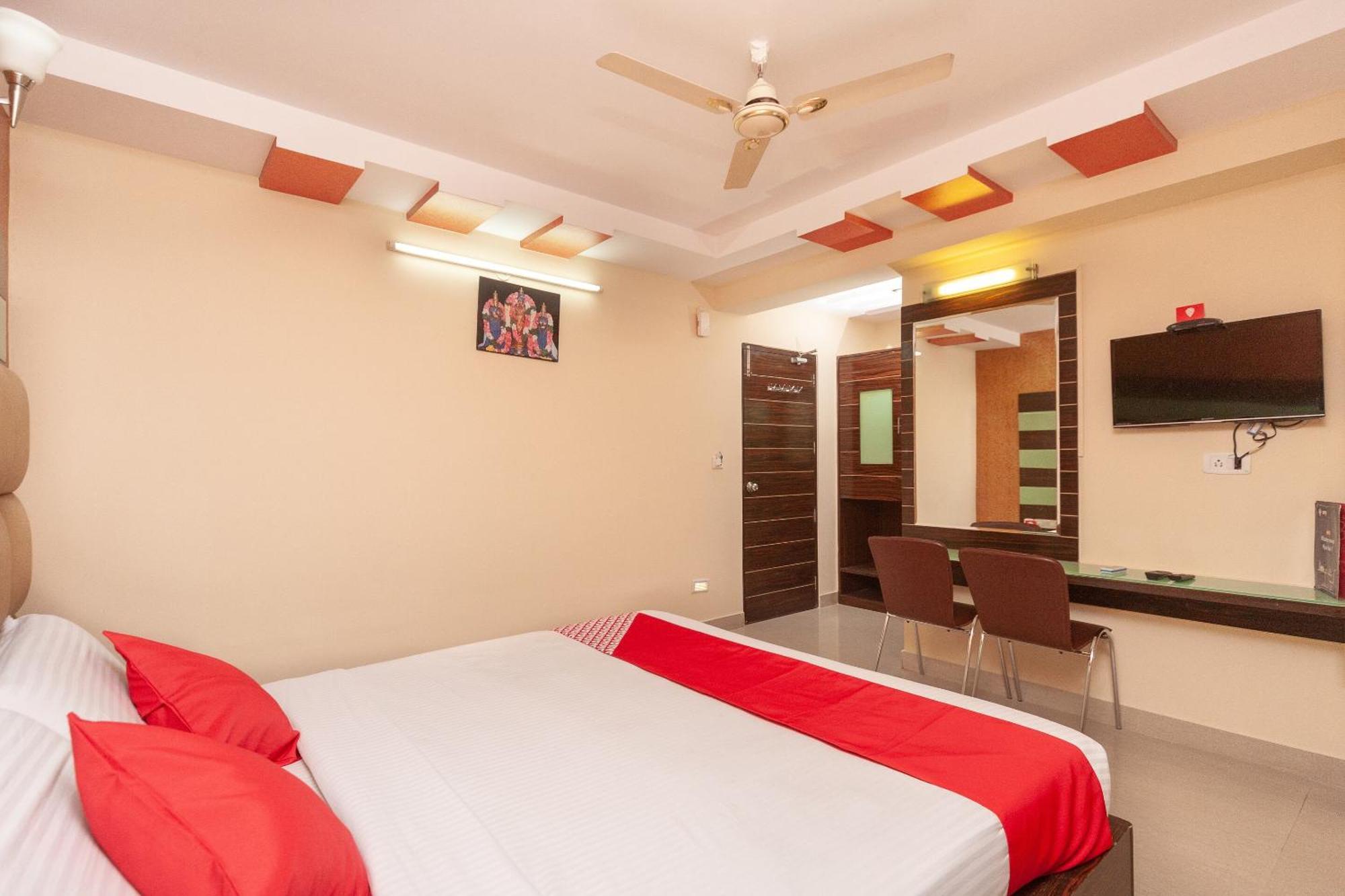 Collection O Seven Hills Hotel