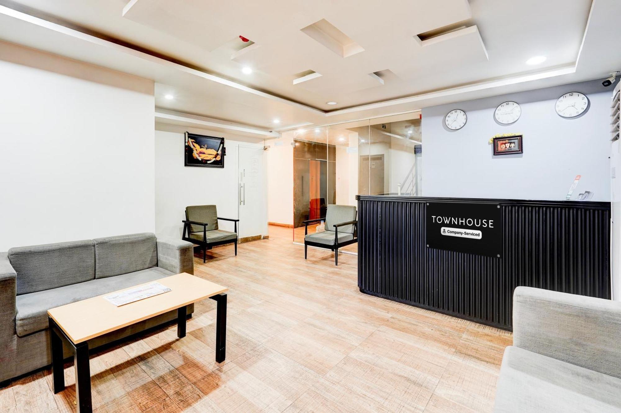 Super Townhouse Hotel