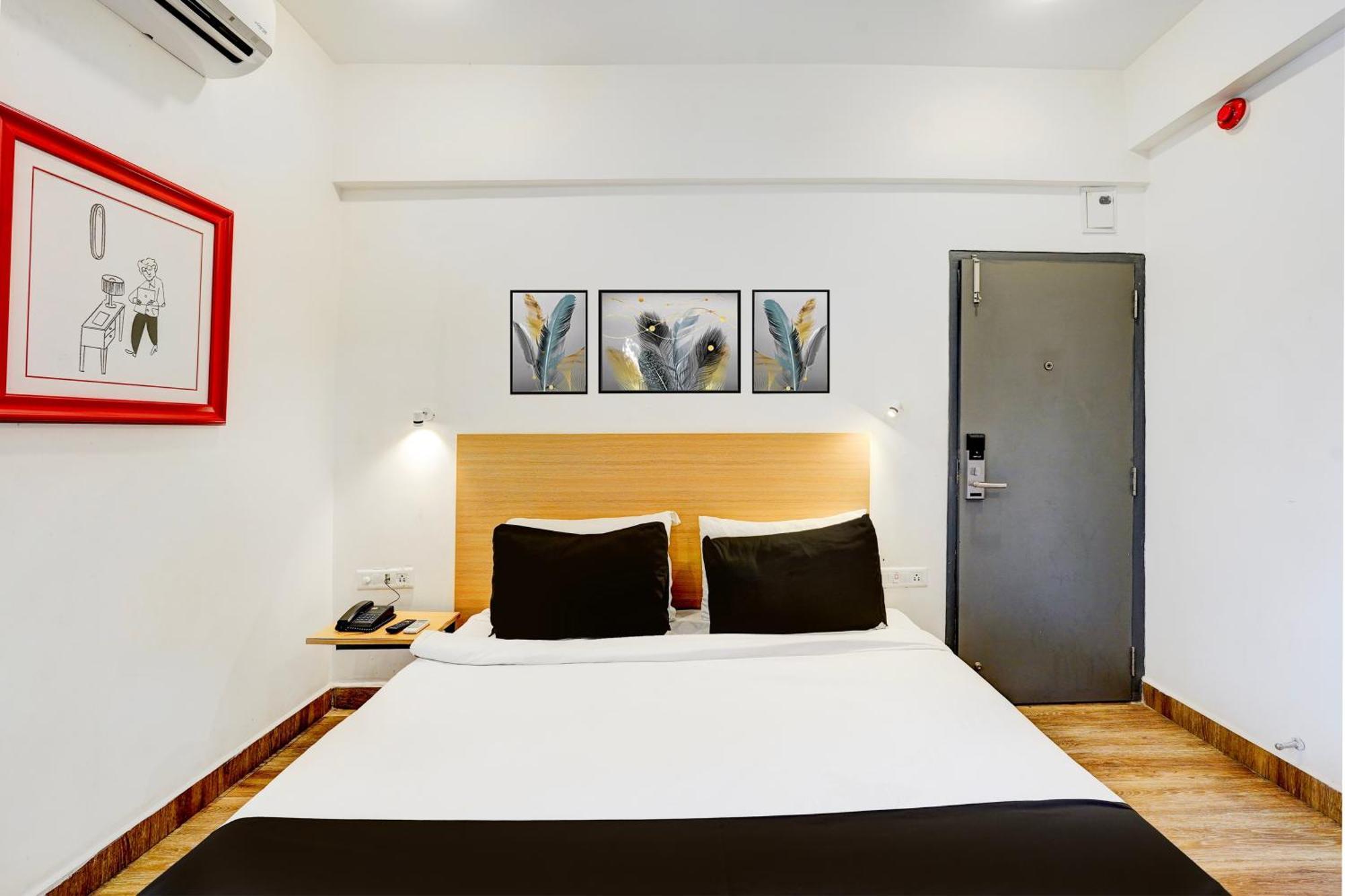 Super Townhouse Hotel