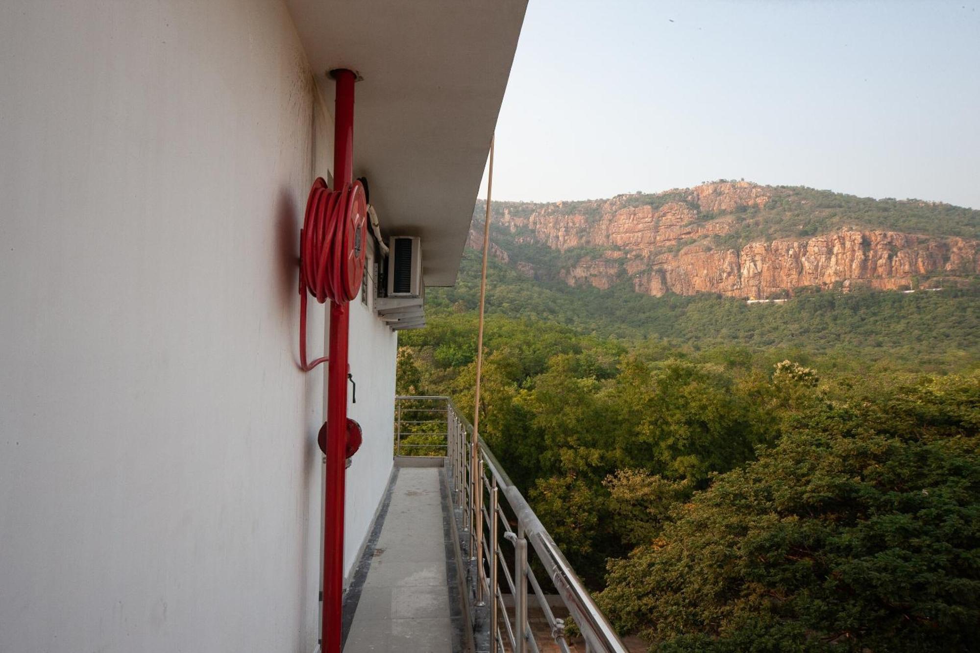 Hotel Capital O Srinivasa Residency Tirupati