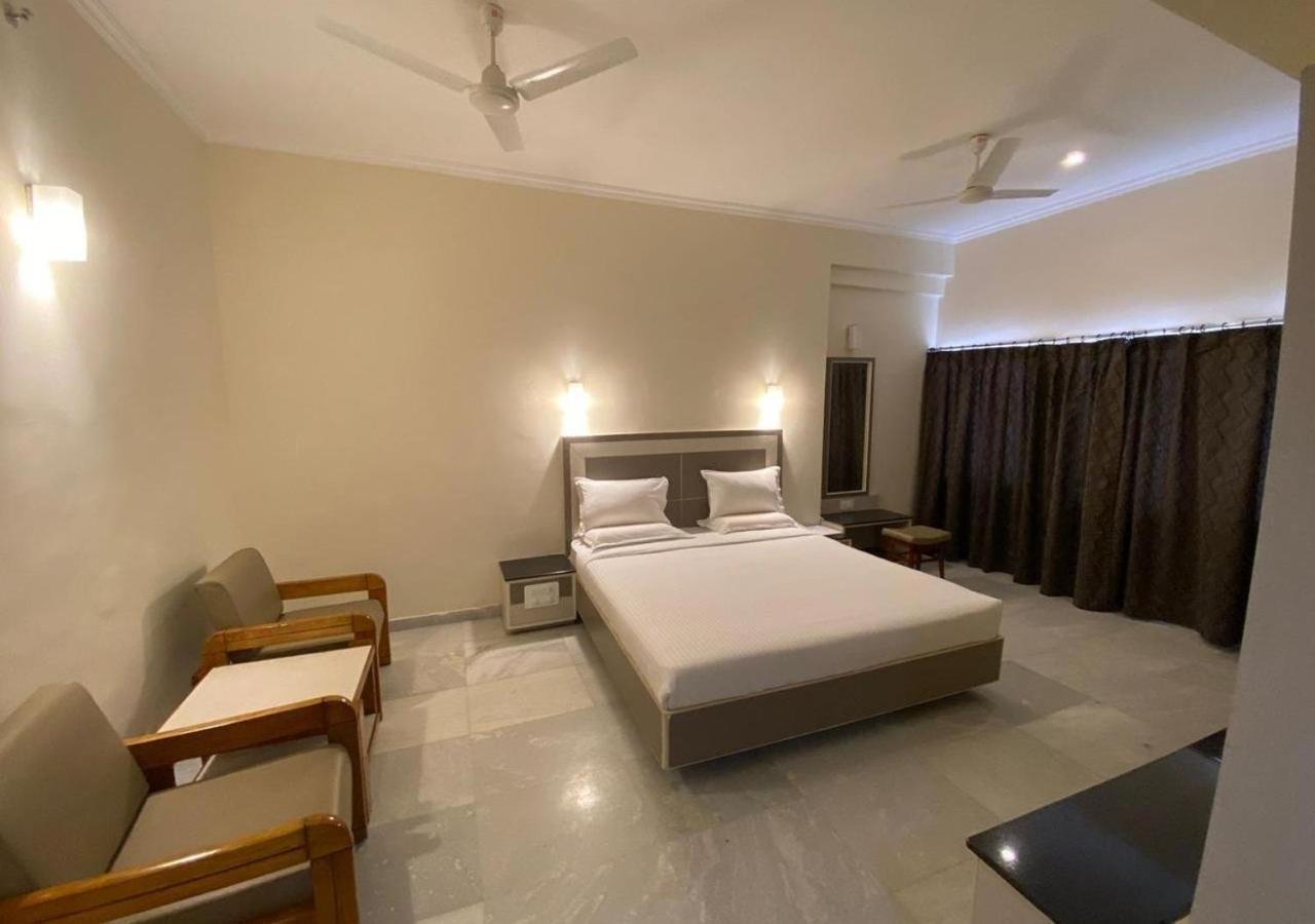Hotel Bhimas Deluxe 4*