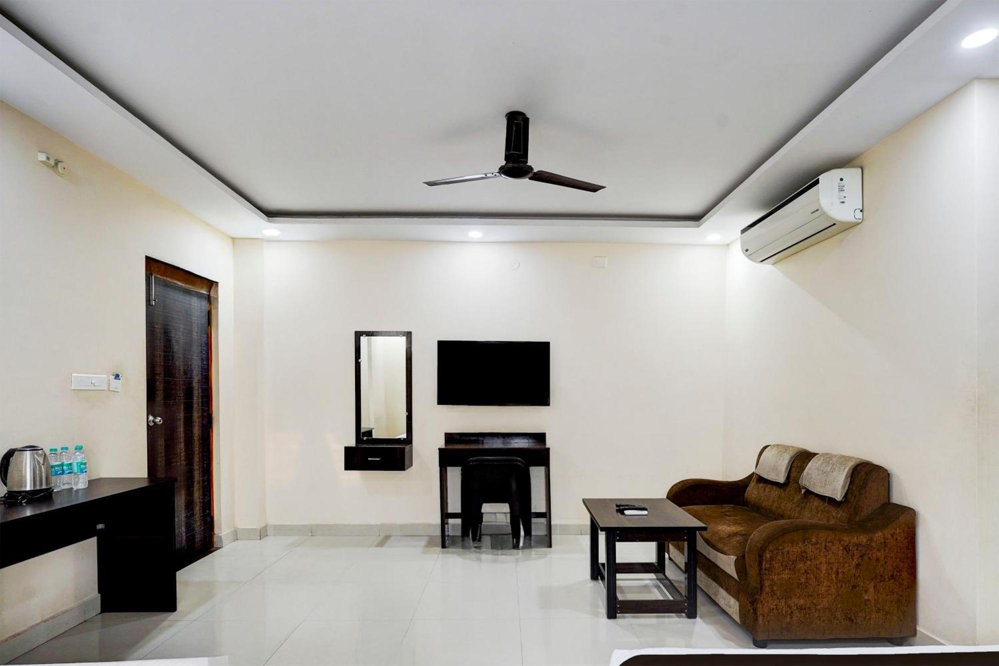 Super Collection O Tirumala Road Near Alipiri Hotel