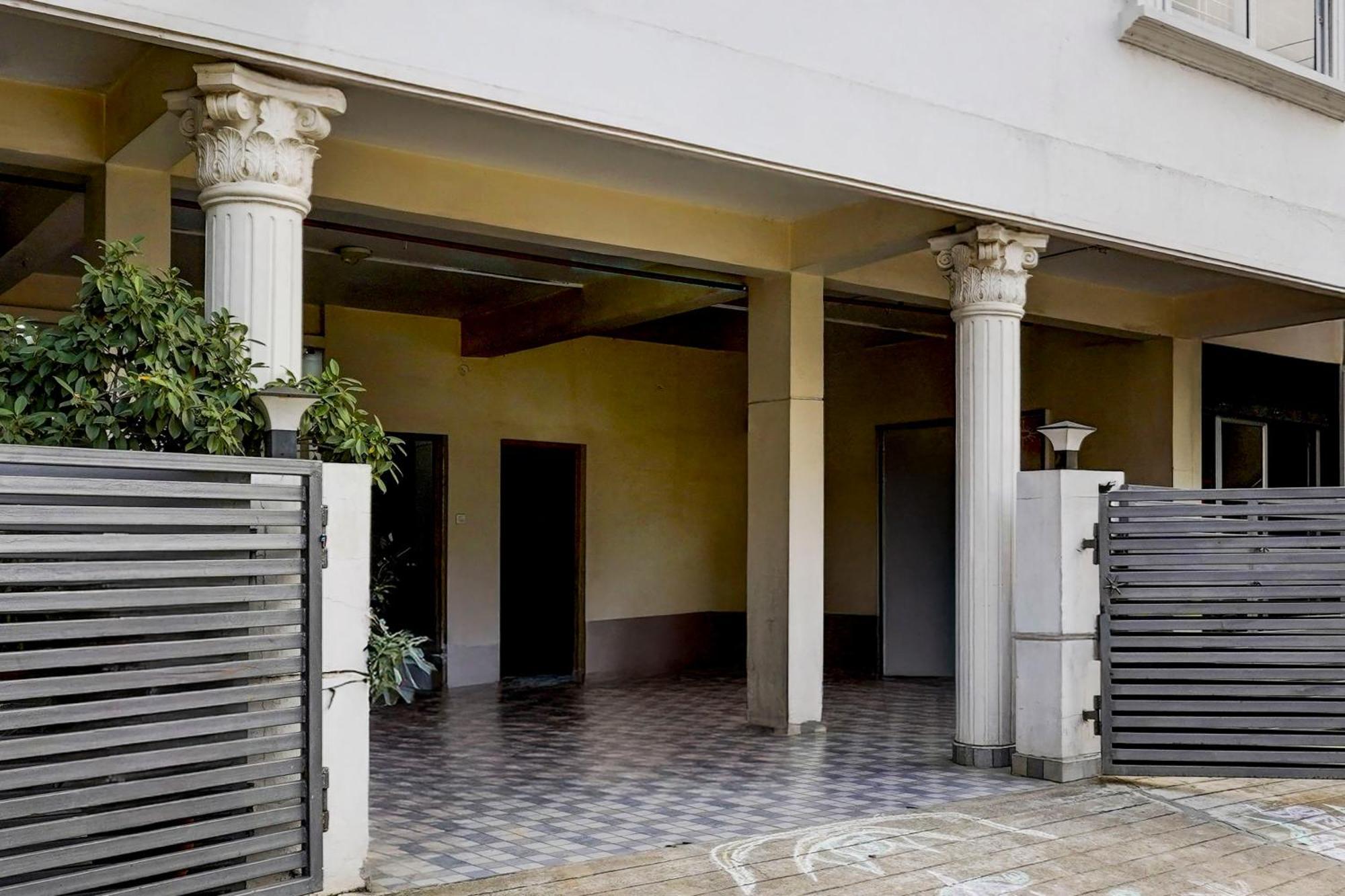 Hotel Super Collection O Tirumala Road Near Alipiri