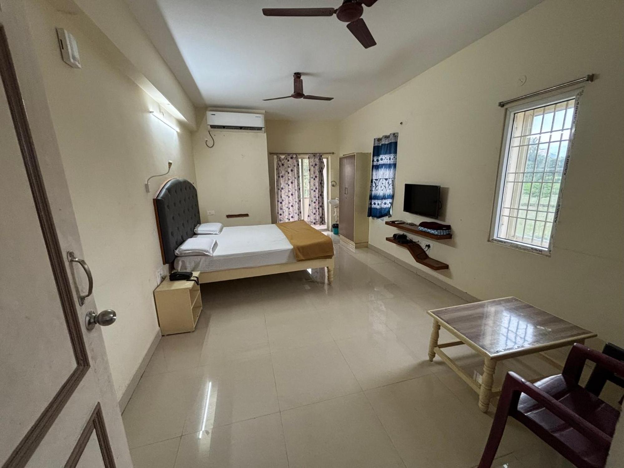 Srinivasa Hotel Tirupati