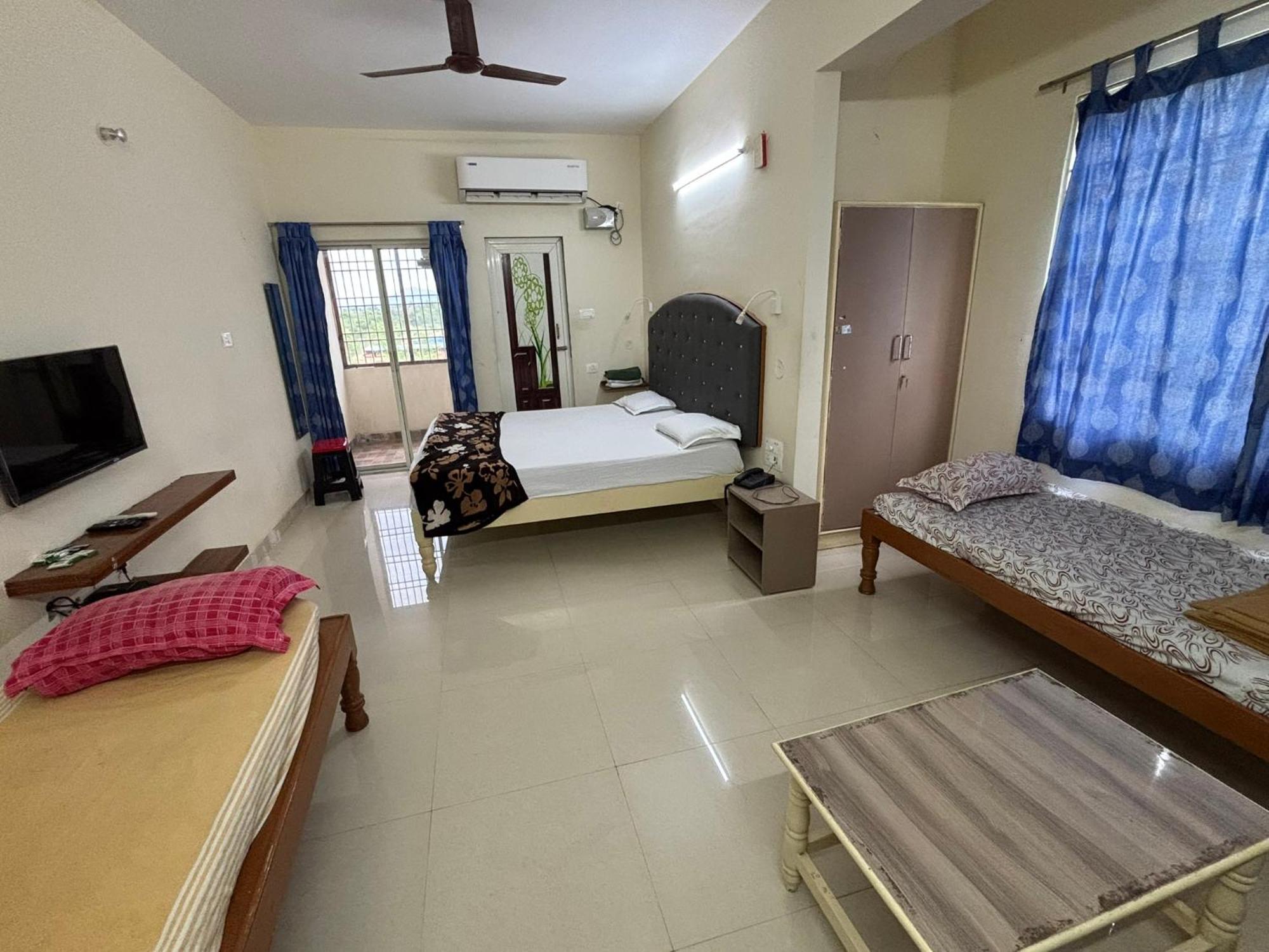 Hotel Srinivasa *