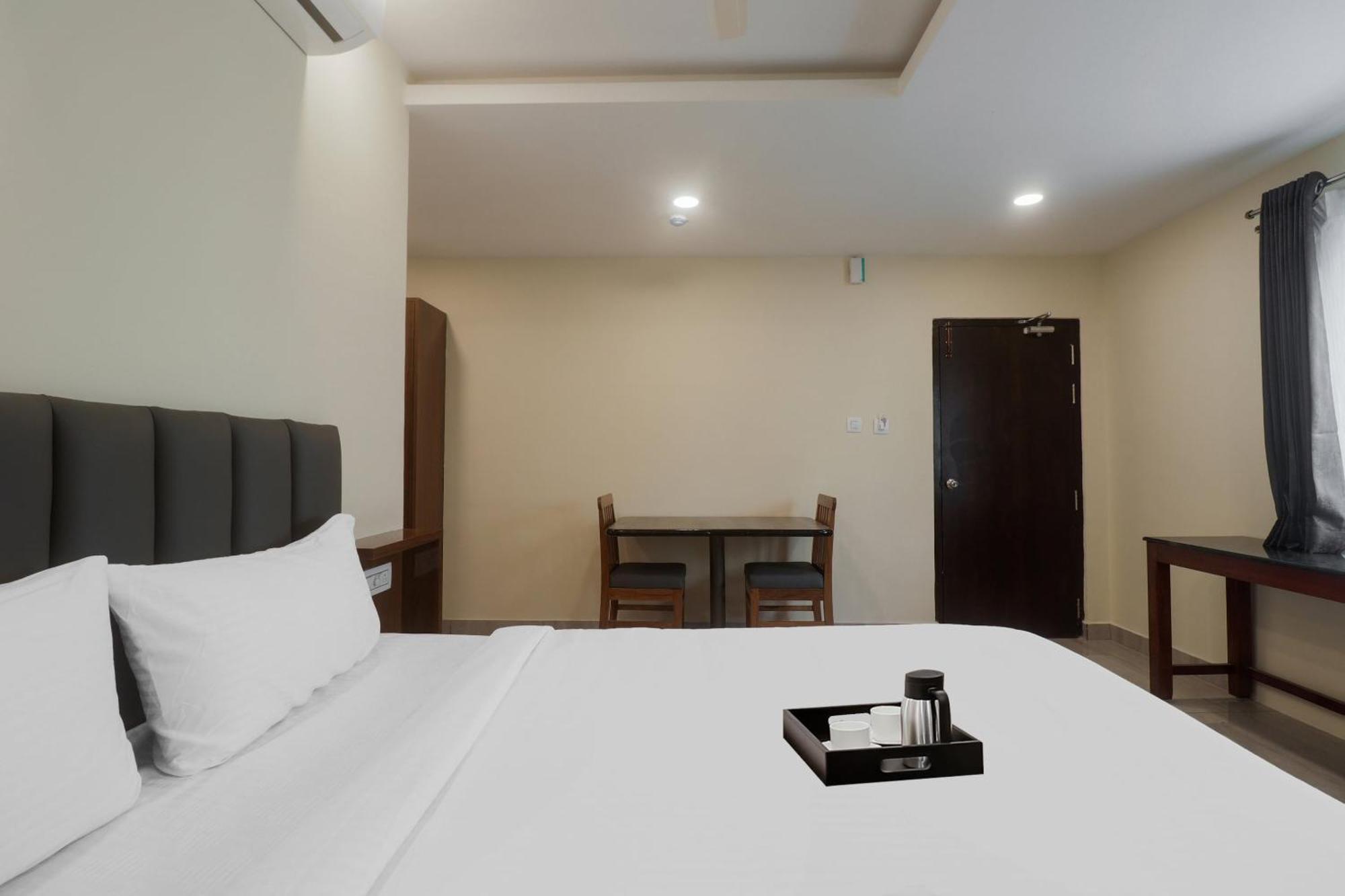 Hotel Oyo 84342 Dj Grand 4*