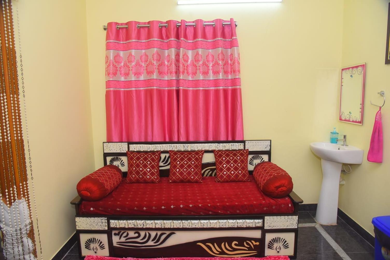 Sri Sakthi - Beyond The Expectations- 10 To 15 Minutes Drive From Railway Station And Bus Station Hotel