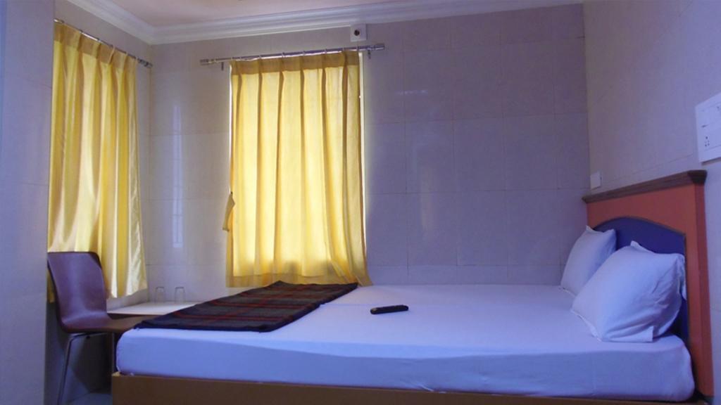 Kvr Deluxe Residency Lodge