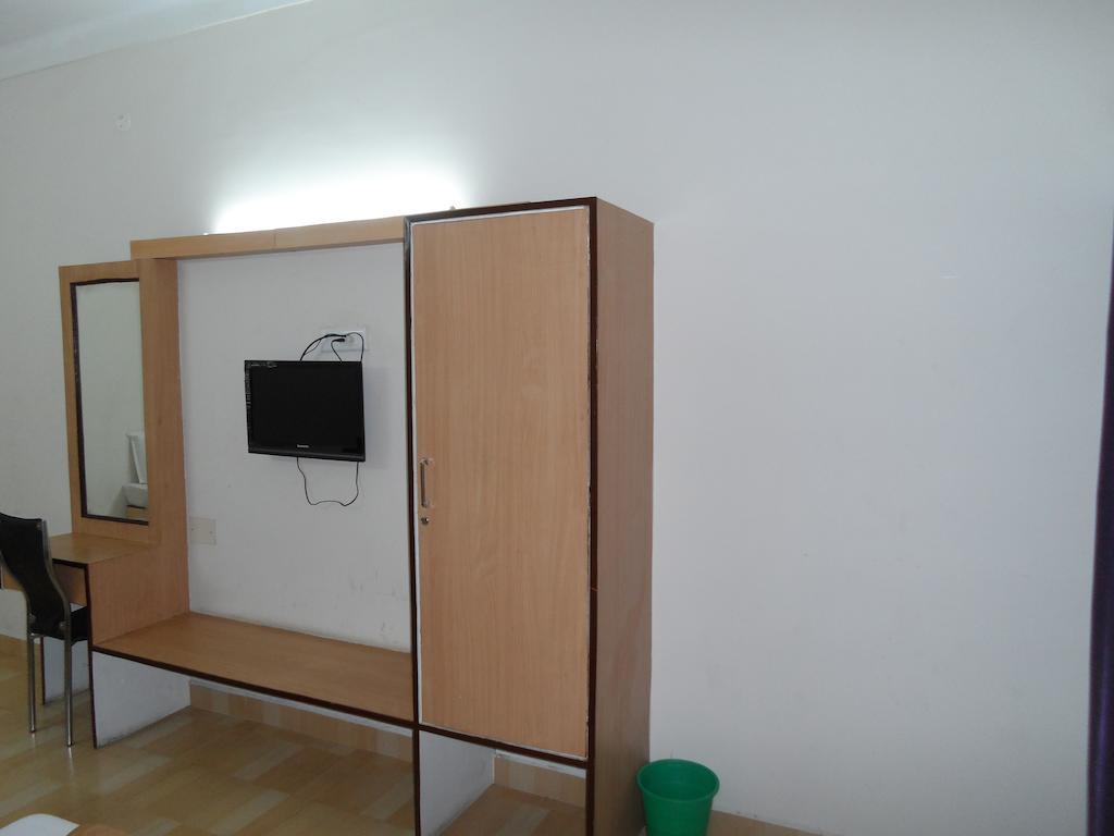 Hotel Pasuparthy Residency