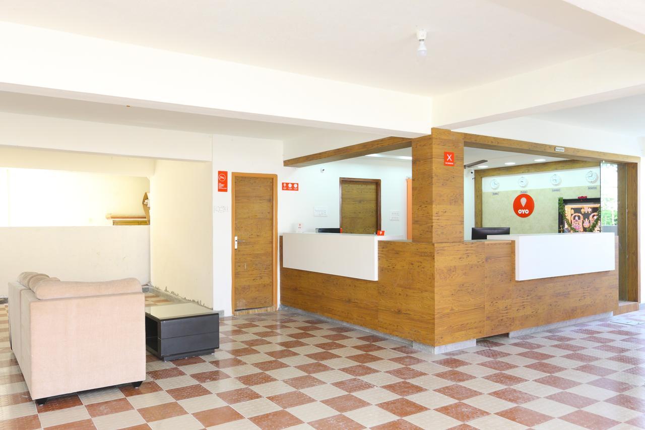 Oyo 10701 Moukthi Hotel