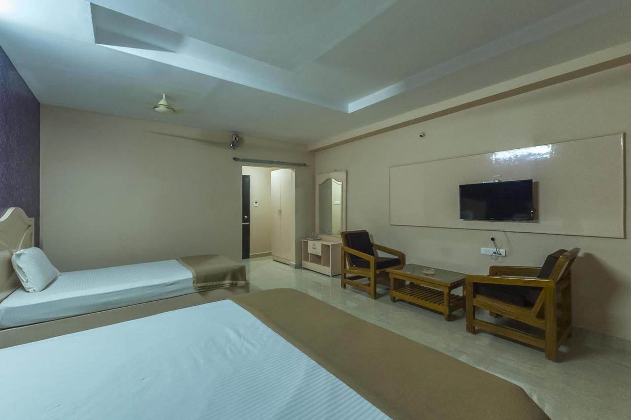 Hotel Kola Grand *