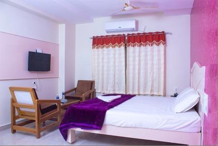 Hotel Kola Grand *
