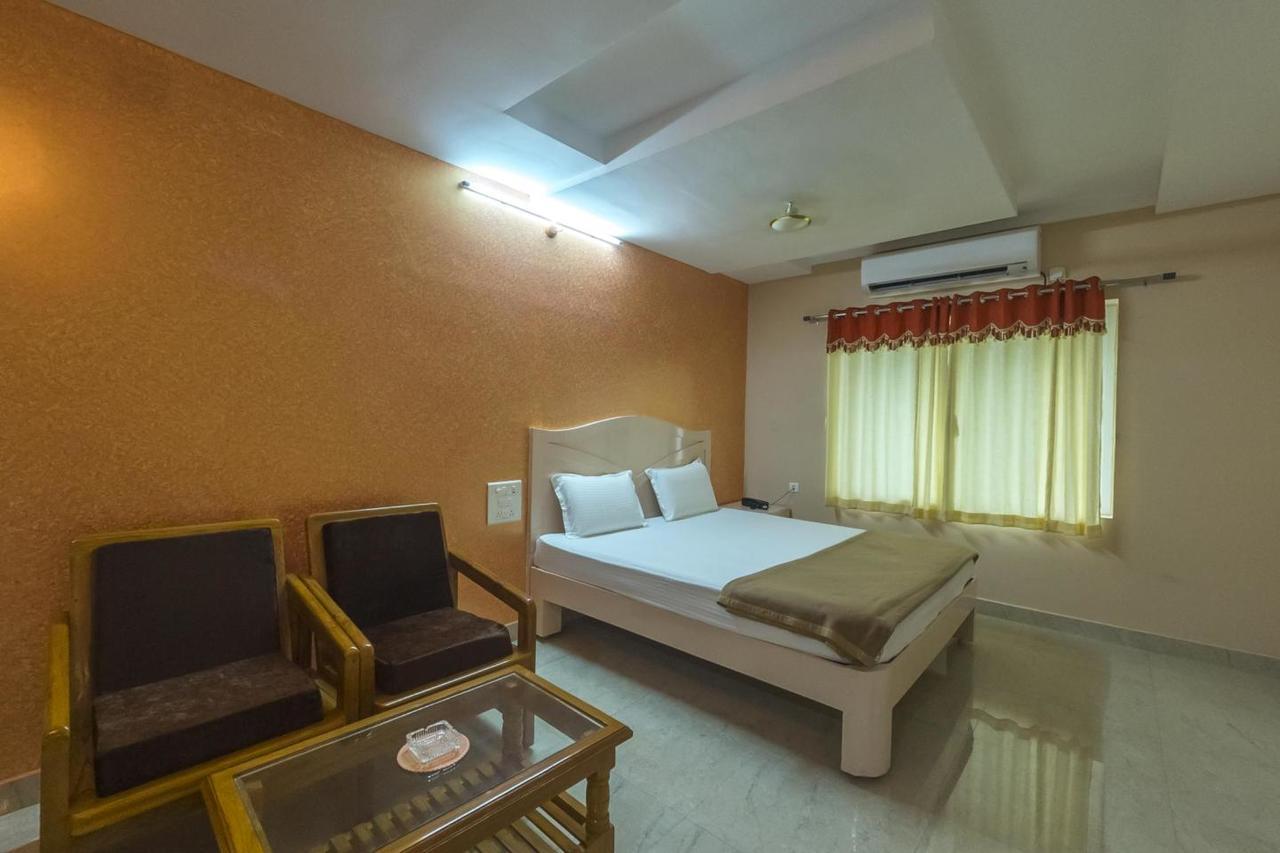 Hotel Kola Grand *