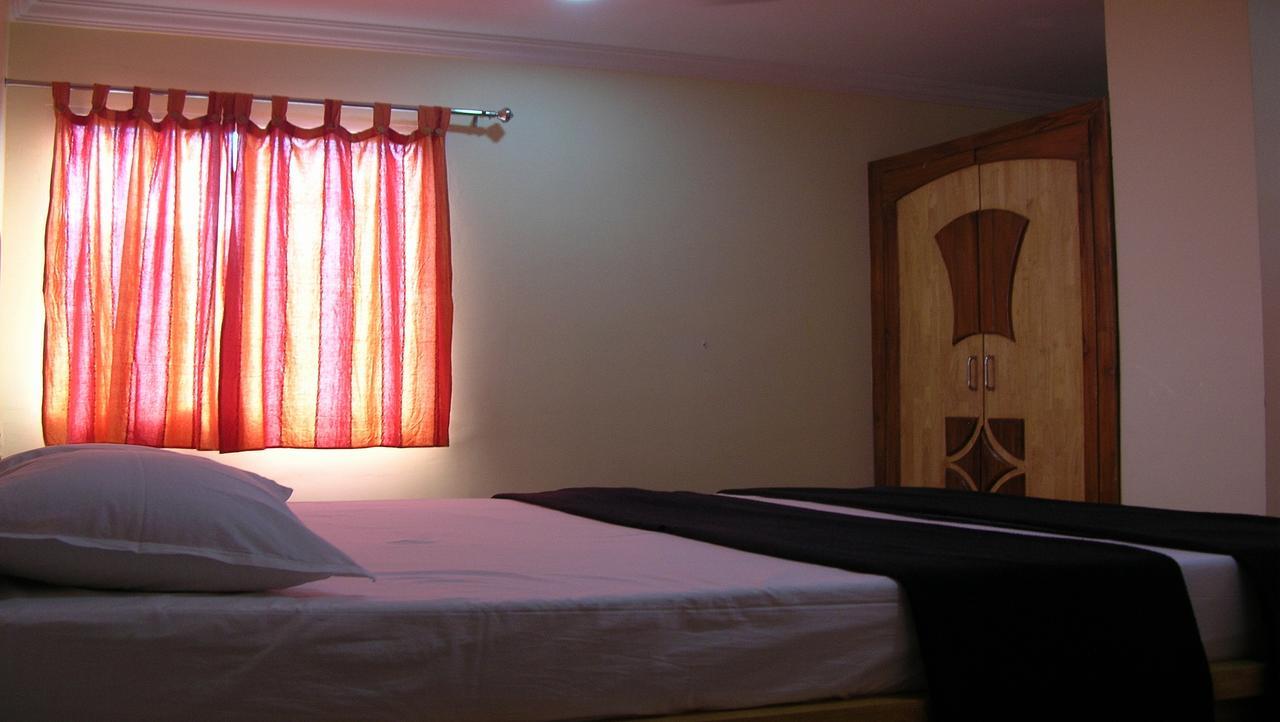 Woodside Lodge *