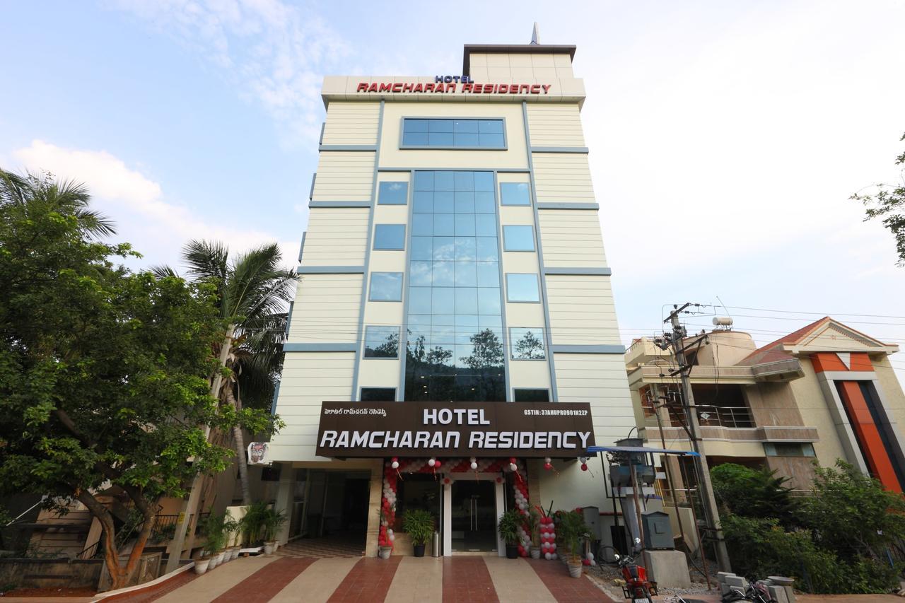 Oyo 15115 Ramcharan Residency