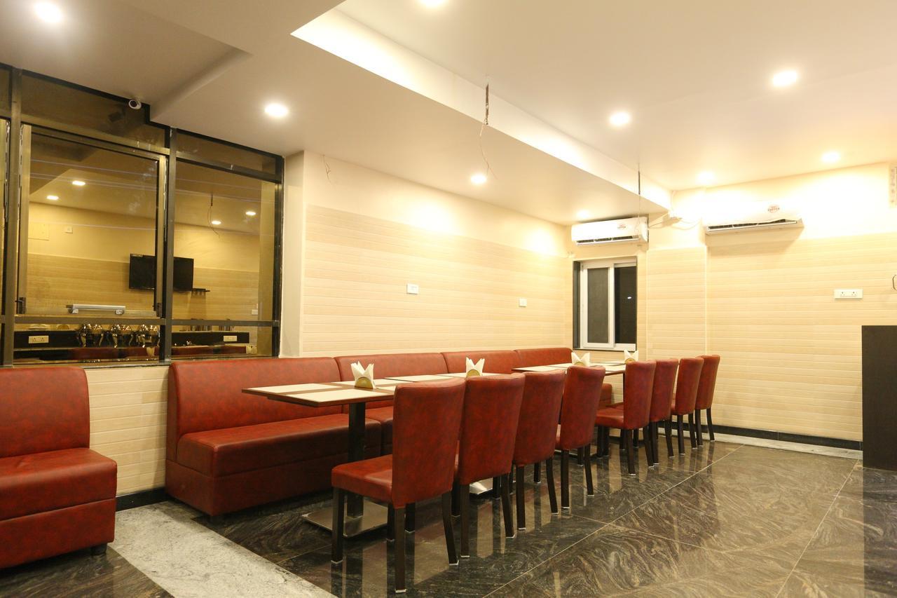 Hotel Oyo 15115 Ramcharan Residency