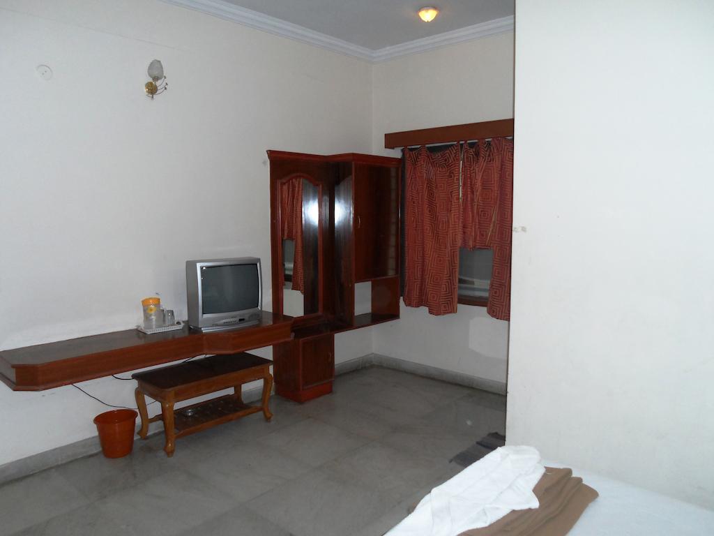 Gopi Krishna Hotel *