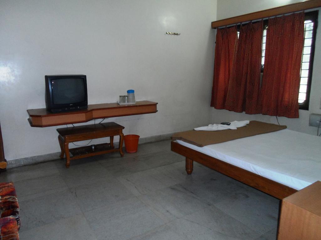 Gopi Krishna Hotel *