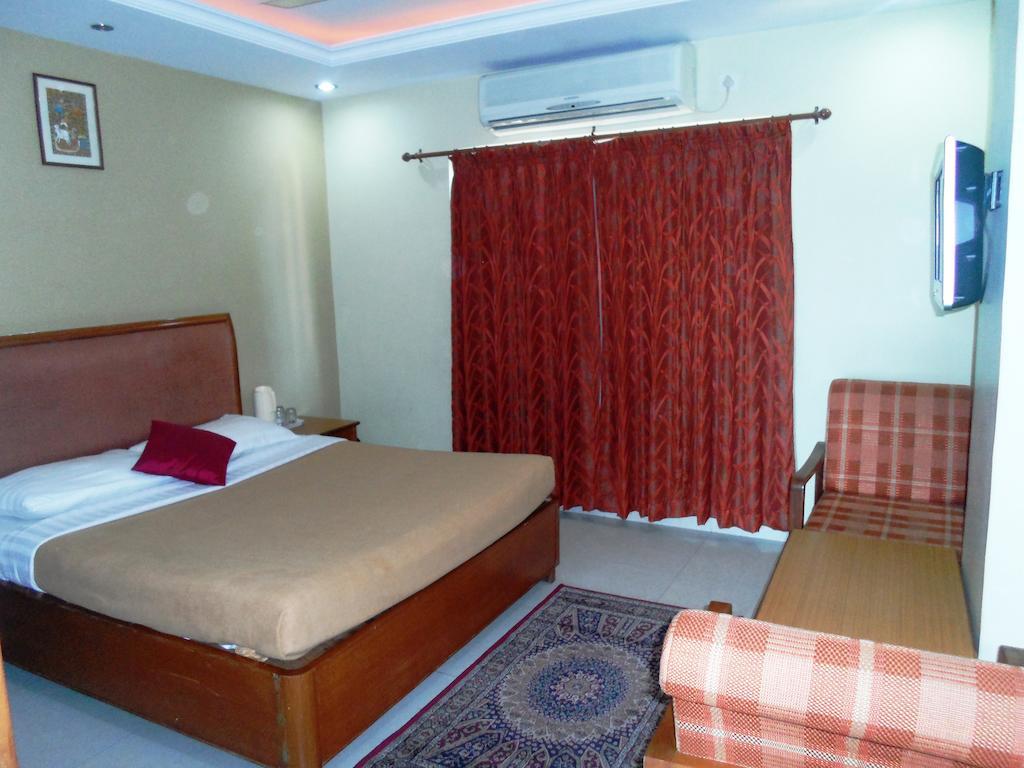Hotel The Chakrie Residency