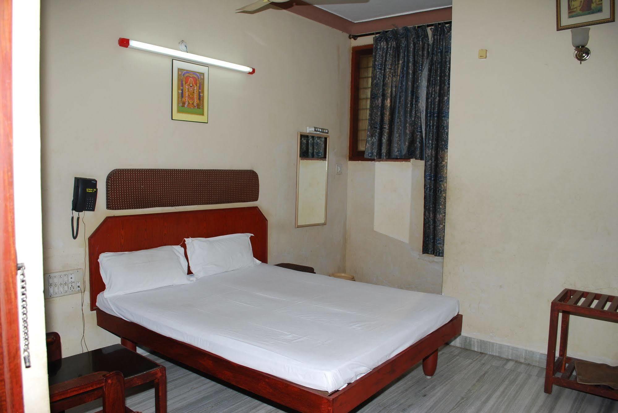 Sri Sai Residency 2*