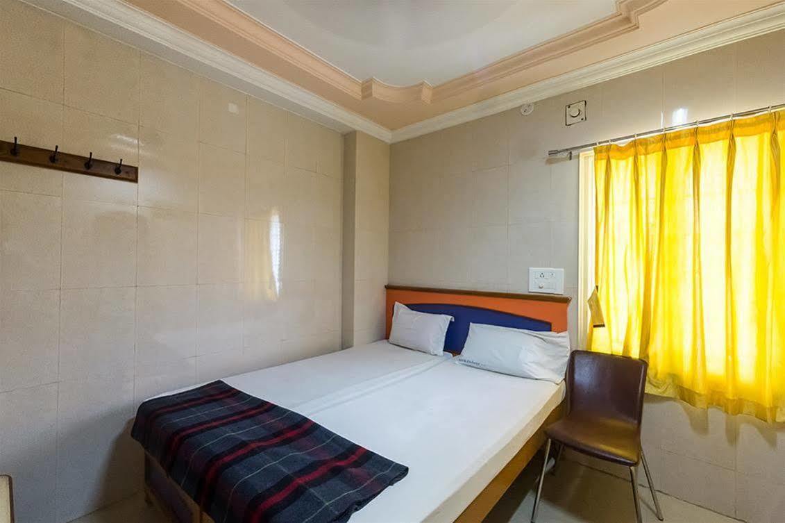 Kvr Deluxe Residency Lodge *