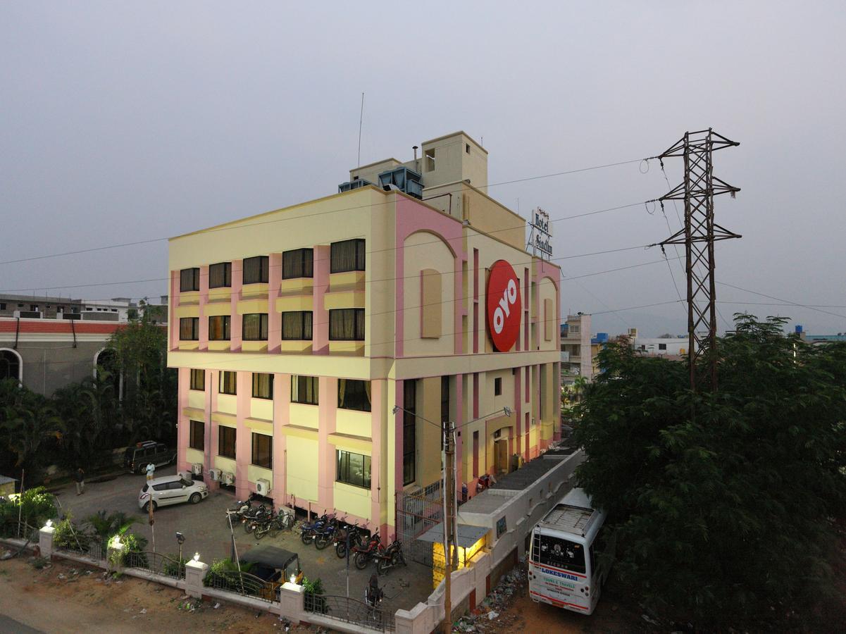 Oyo 1081 Sindhu International