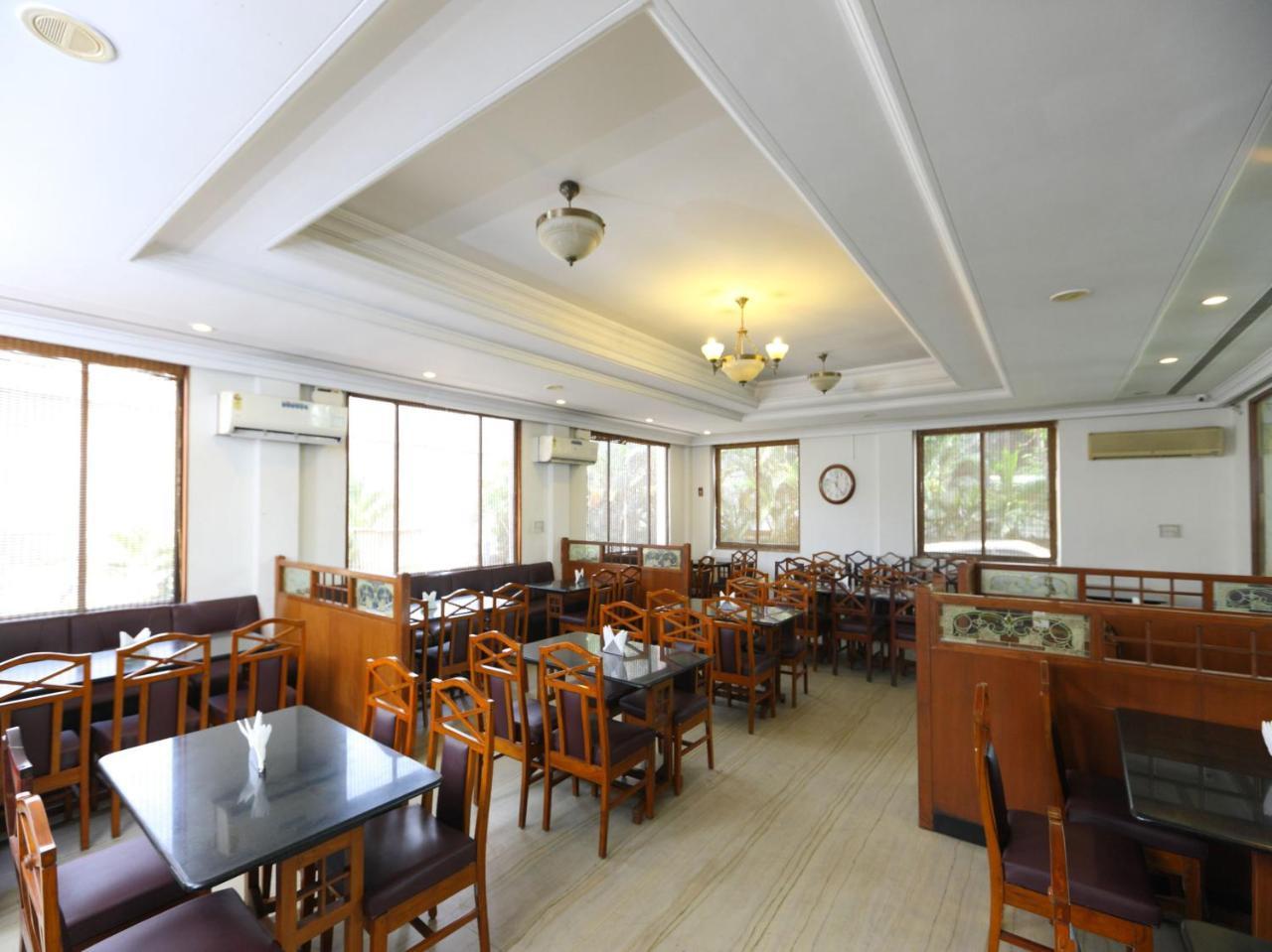 Oyo 1081 Sindhu International Hotel 3*