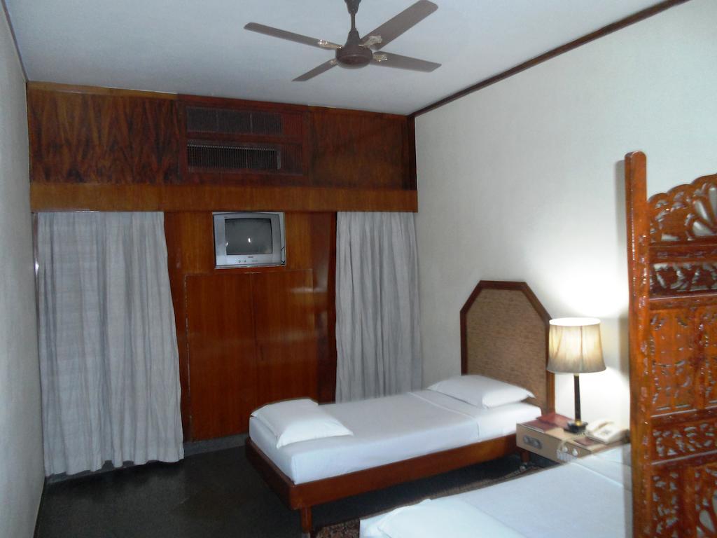 Mayura Hotel 3*