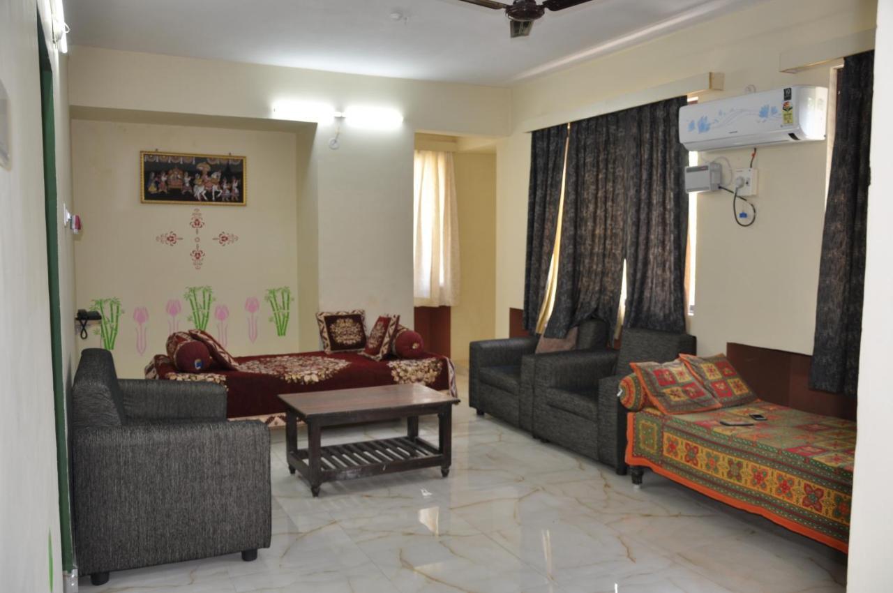 Haritha Apartments, Helpful Staff, Near Bus & Railway Station, Geyser, Tv, Priced Family-only In Tirupati, Big Families, Groups Welcome