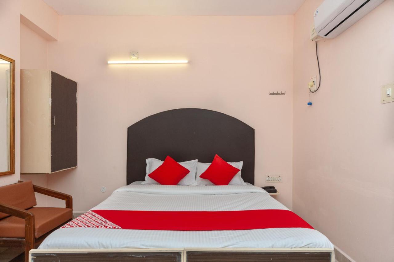 Hotel Oyo 16749 Paris Tirupati