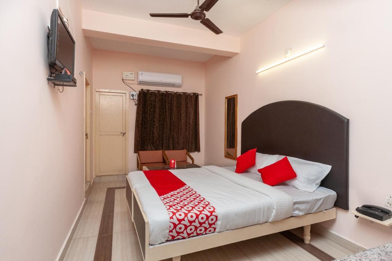 Oyo 16749 Paris Hotel 3*