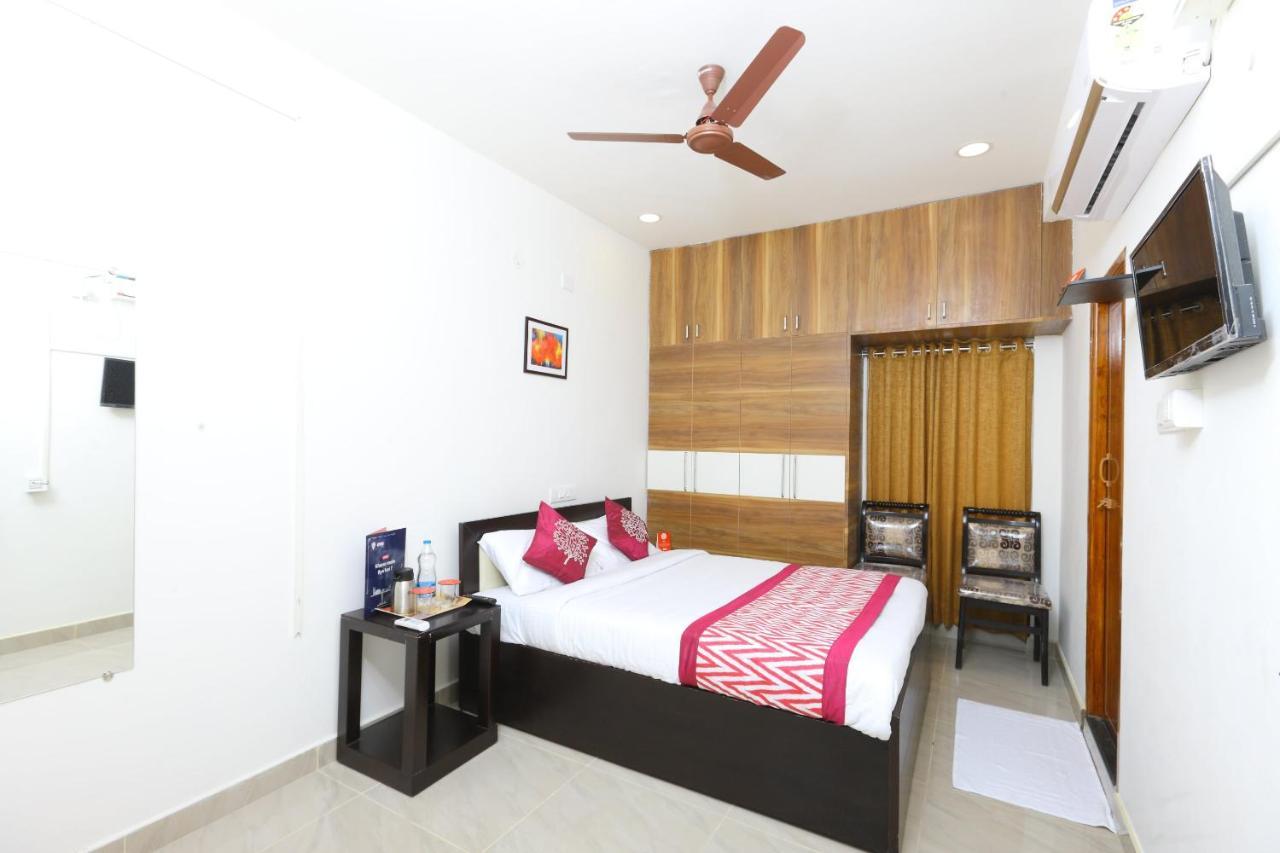 Oyo 10701 Moukthi Hotel 3*