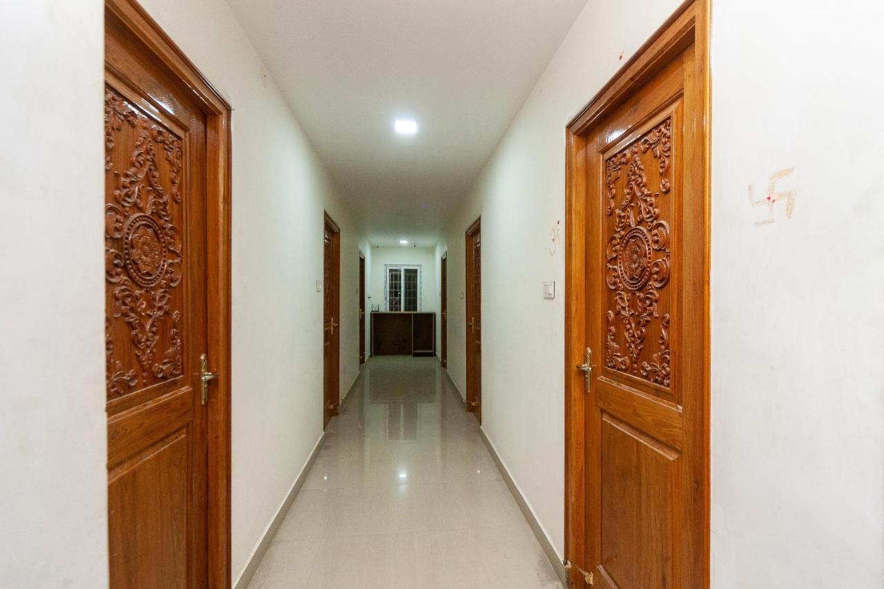 Oyo 26677 Pmr Guest Hotel