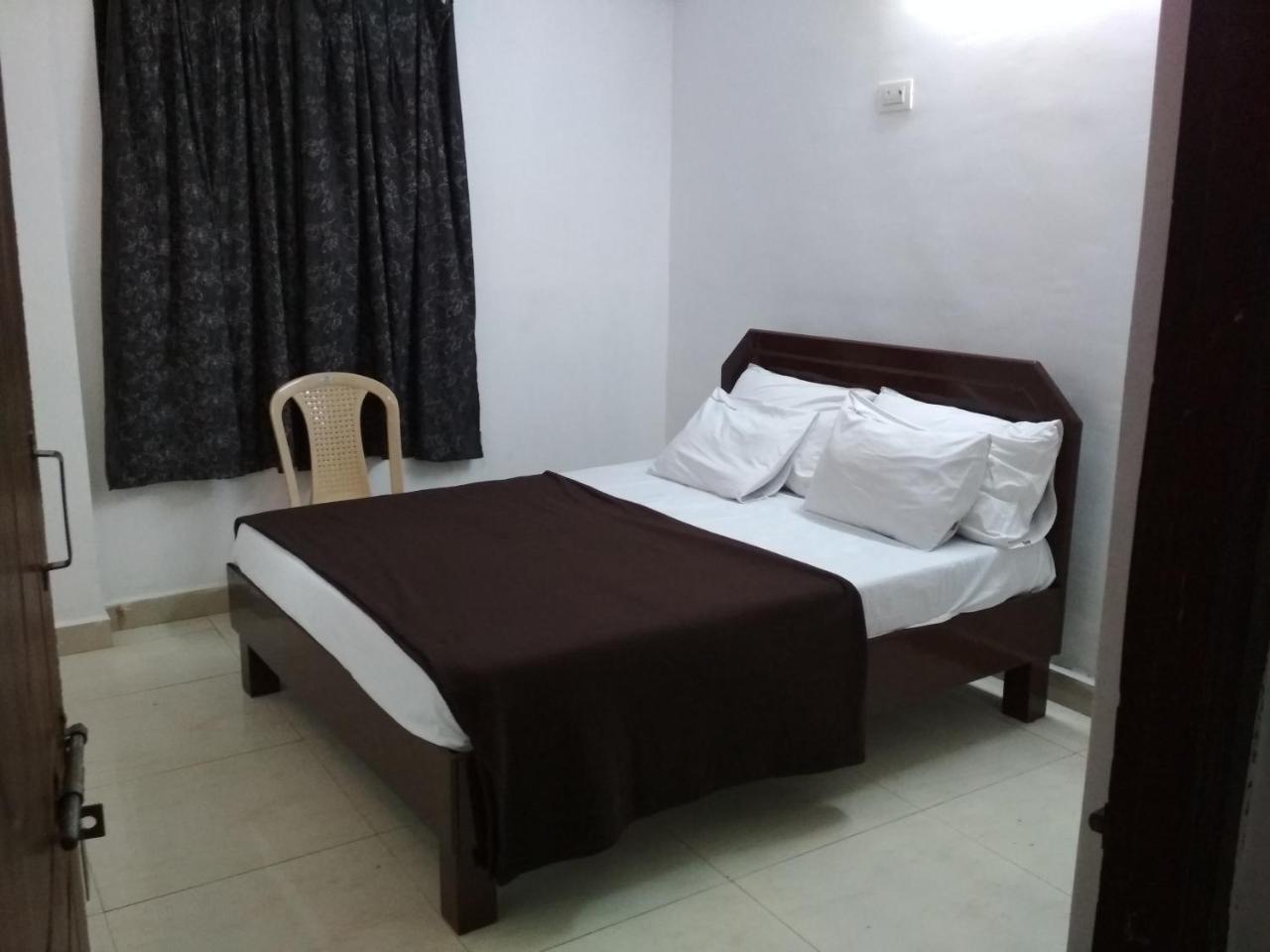 Haritha Apartments, Helpful Staff, Near Bus & Railway Station, Geyser, Tv, Priced Family-only In Tirupati, Big Families, Groups Welcome Tirupati