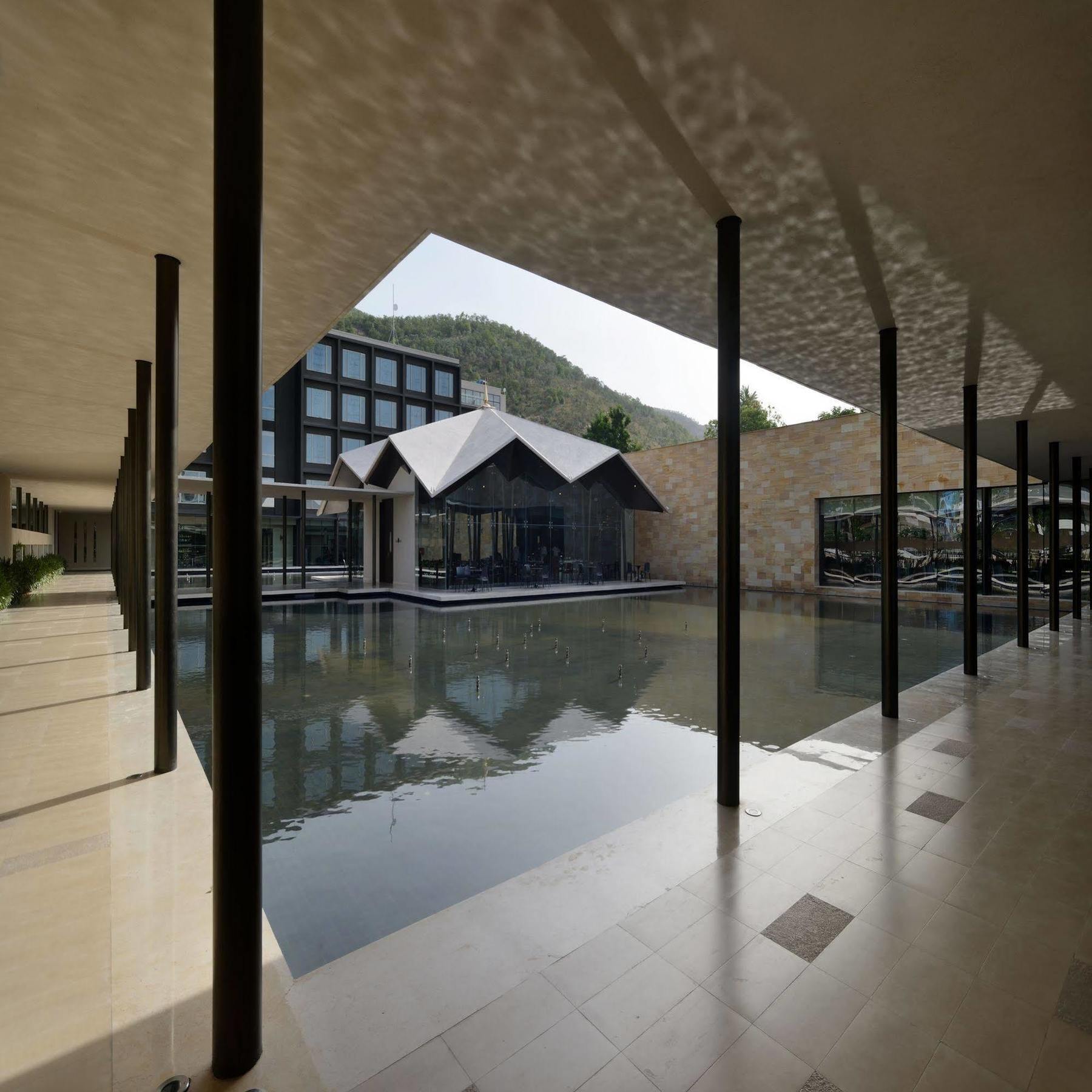 Marasa Sarovar Premiere 5*