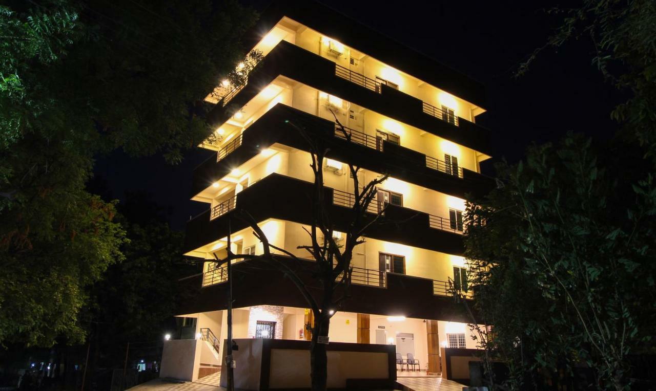 Itsy Riyas Grand Hotel